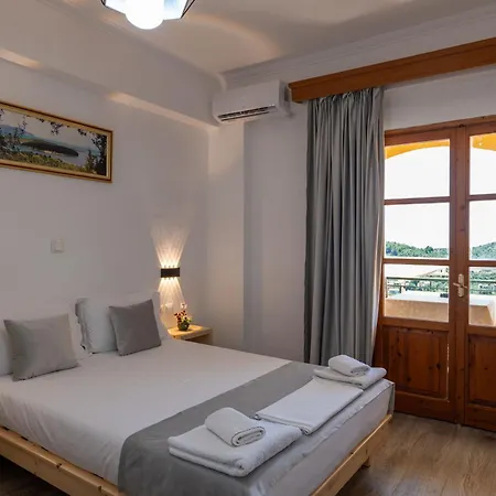 Alex Hotel Himarë