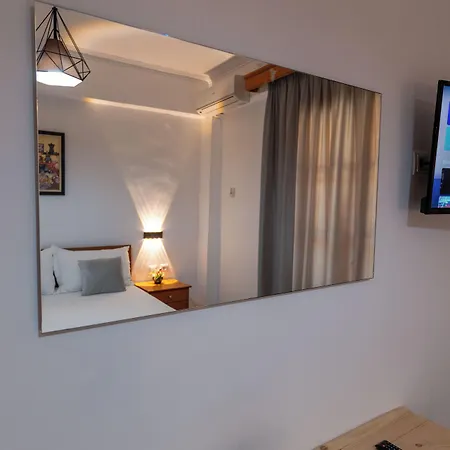 Alex Hotel *