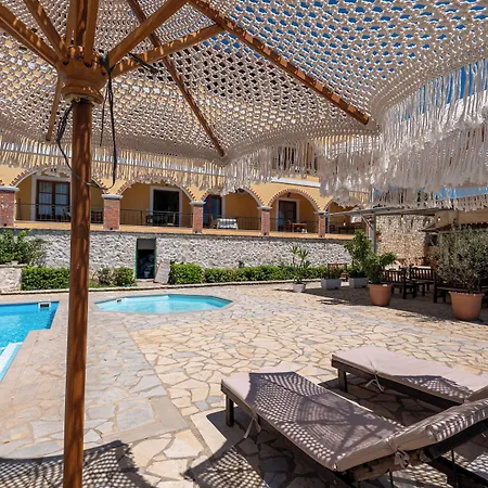 Alex Hotel *